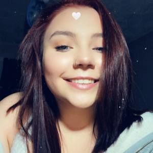 Meet your Posher, Larissa